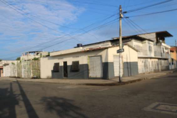Se vende casa esquinera cerca del hospital guayaquil